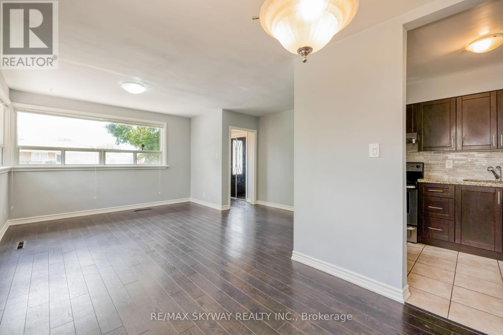Upper - 279 Elmwood Crescent, Milton, Ontario  L9T 1C3 - Photo 10 - W13804398