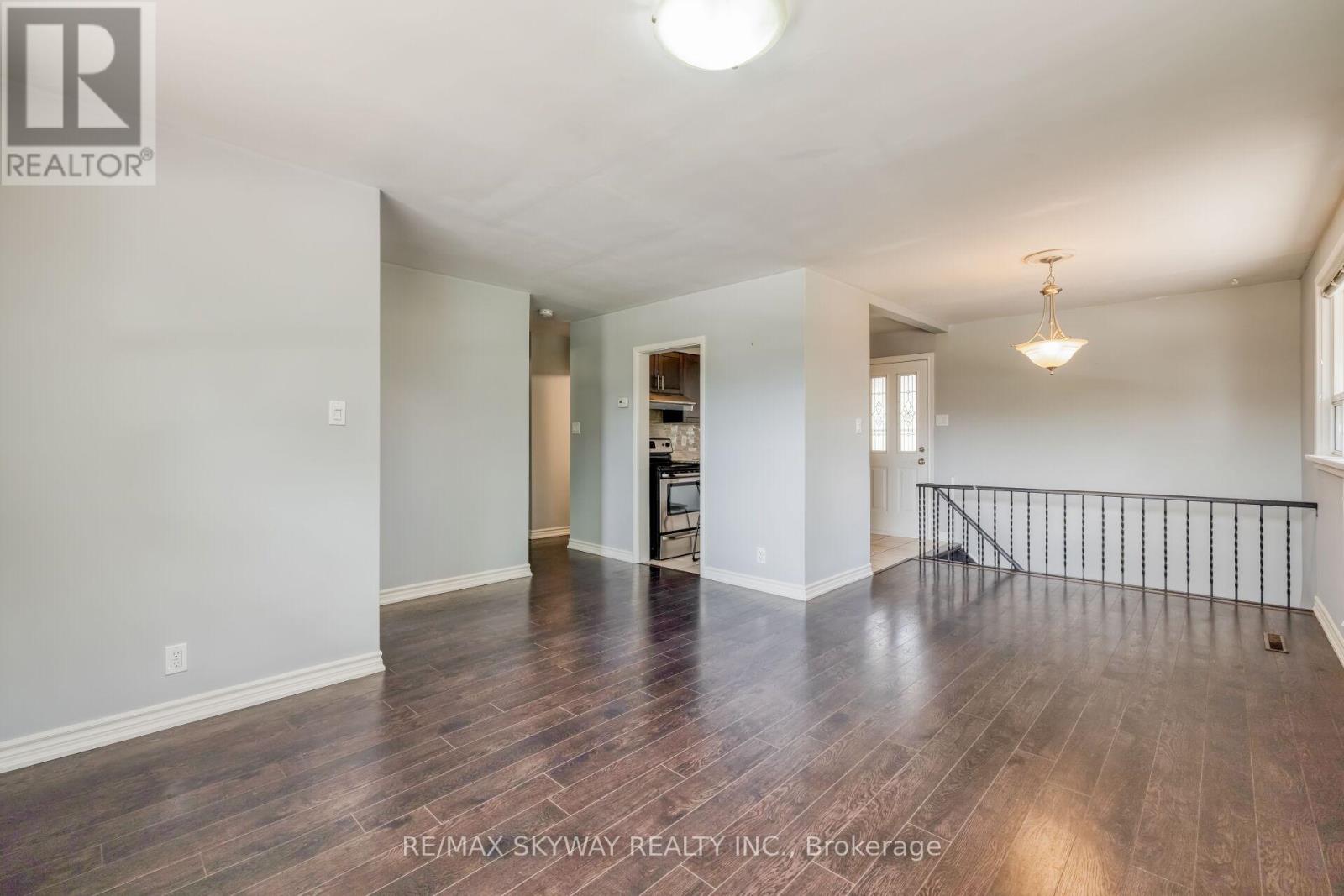 Upper - 279 Elmwood Crescent, Milton, Ontario  L9T 1C3 - Photo 11 - W13804398