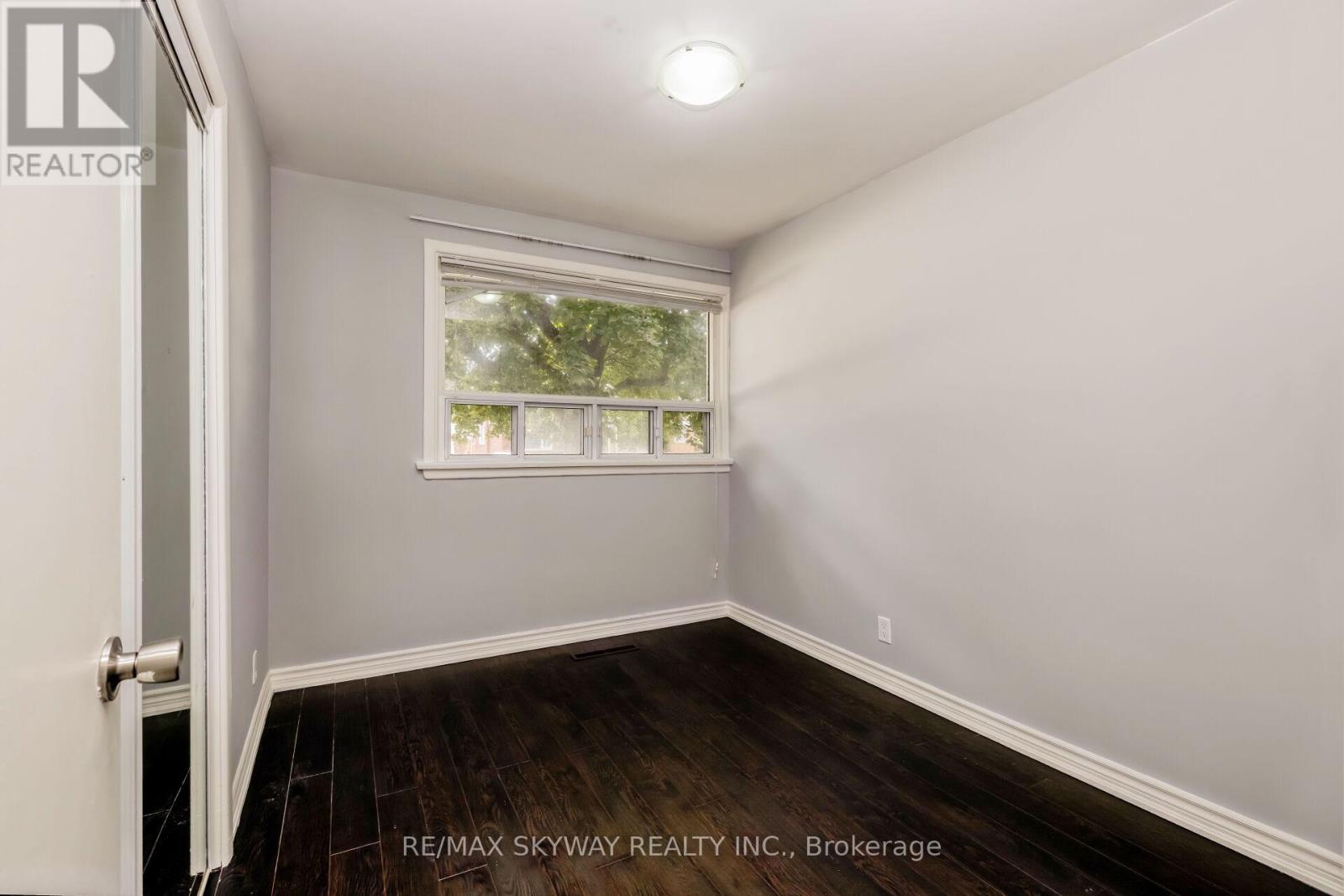 Upper - 279 Elmwood Crescent, Milton, Ontario  L9T 1C3 - Photo 15 - W13804398