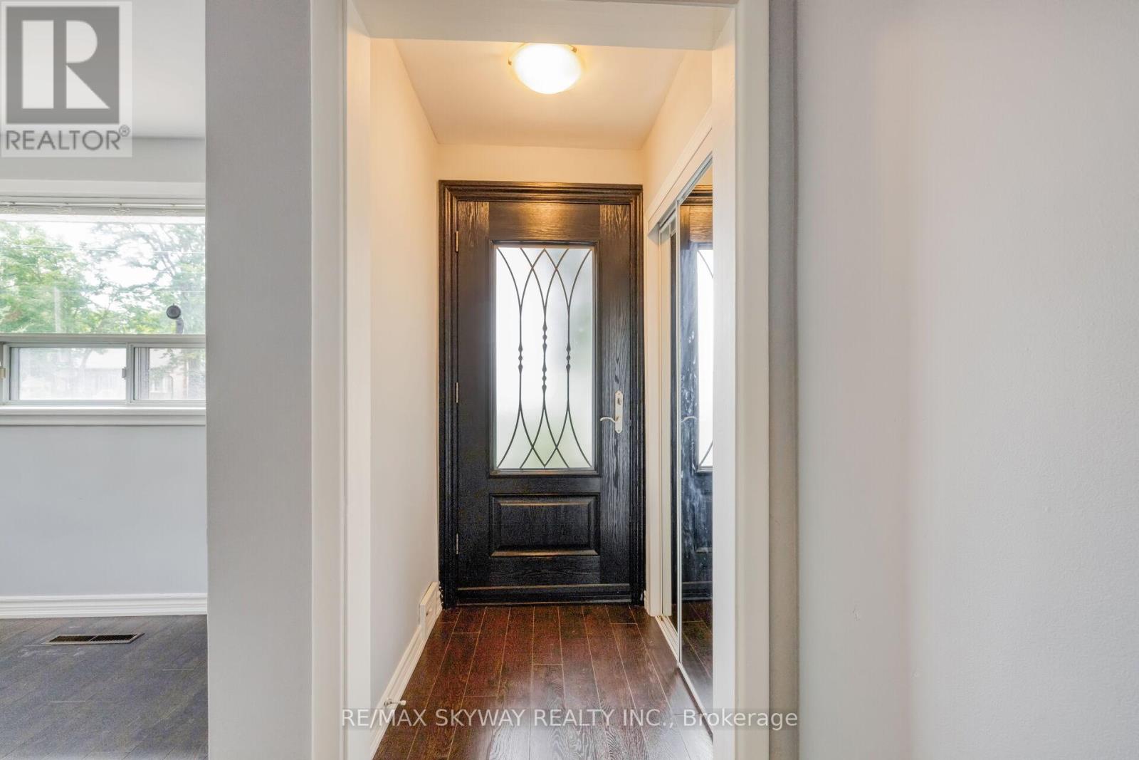 Upper - 279 Elmwood Crescent, Milton, Ontario  L9T 1C3 - Photo 8 - W13804398