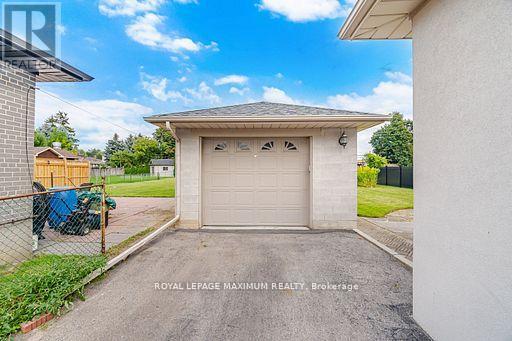 96 Wallasey Avenue, Toronto, Ontario  M9M 1E4 - Photo 22 - W13804422