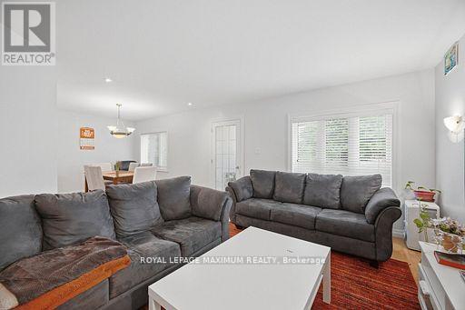96 Wallasey Avenue, Toronto, Ontario  M9M 1E4 - Photo 5 - W13804422