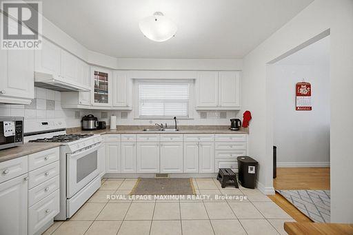 96 Wallasey Avenue, Toronto, Ontario  M9M 1E4 - Photo 8 - W13804422