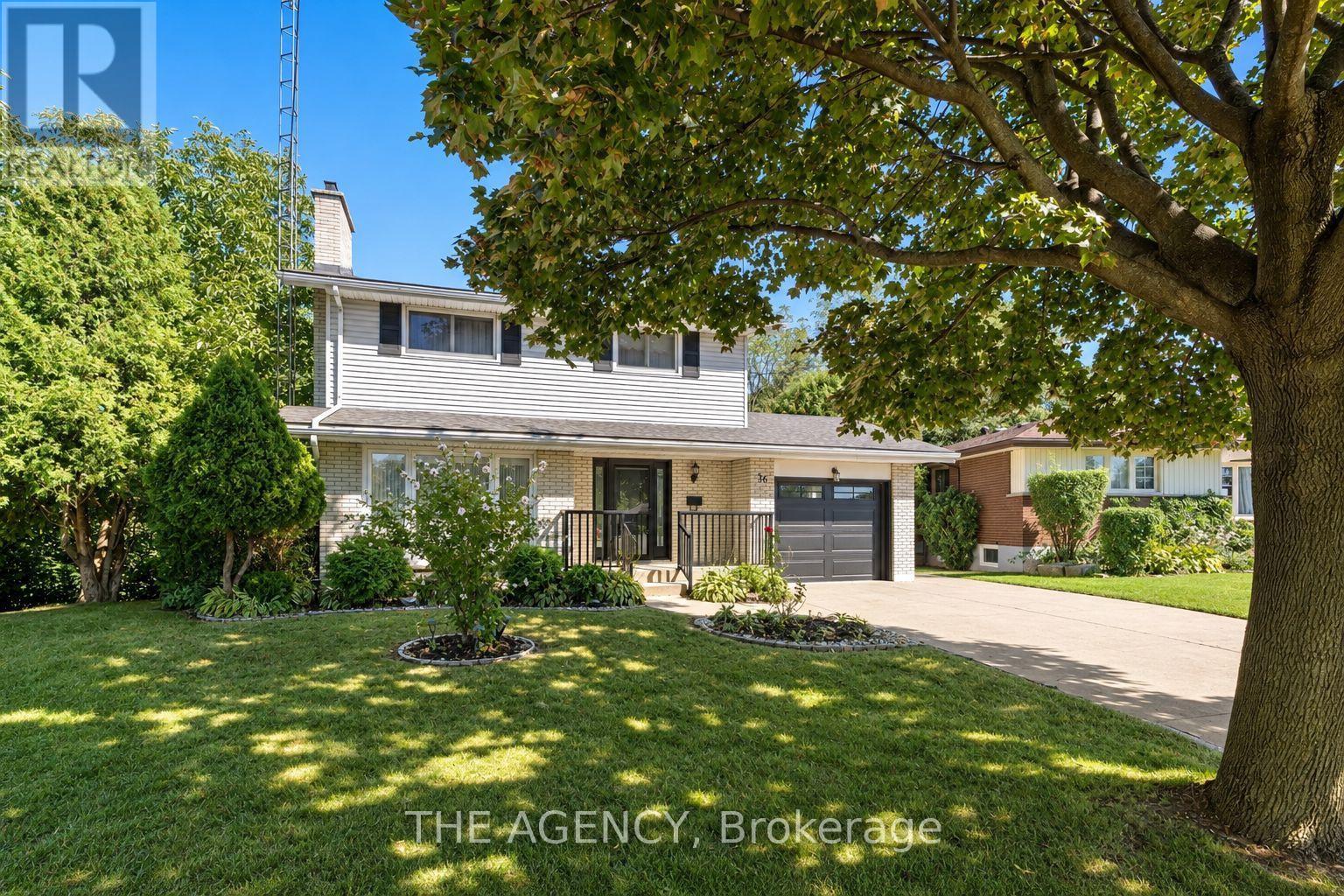 36 Buckingham Drive, Hamilton, Ontario  L9C 2G5 - Photo 2 - X13803206