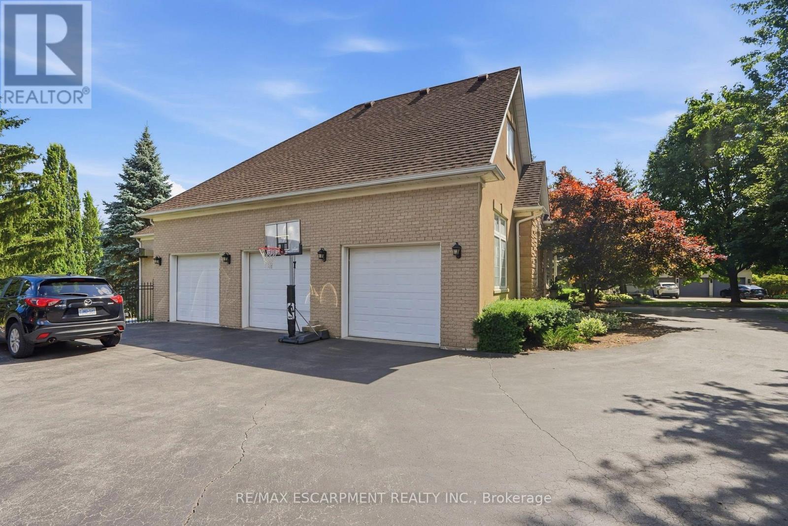 11 Palomino Drive, Hamilton, Ontario  L0R 1H3 - Photo 3 - X13804410