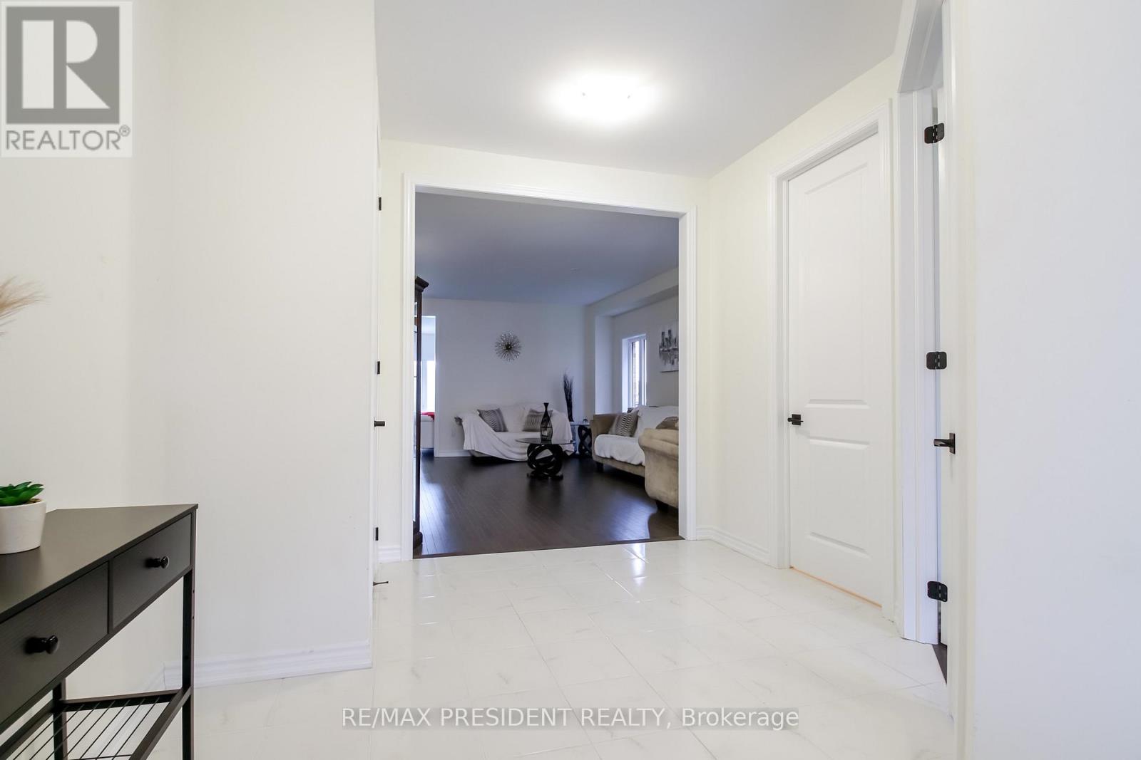 4 Cypress Point Street, Barrie, Ontario  L4N 6J9 - Photo 7 - S13776578
