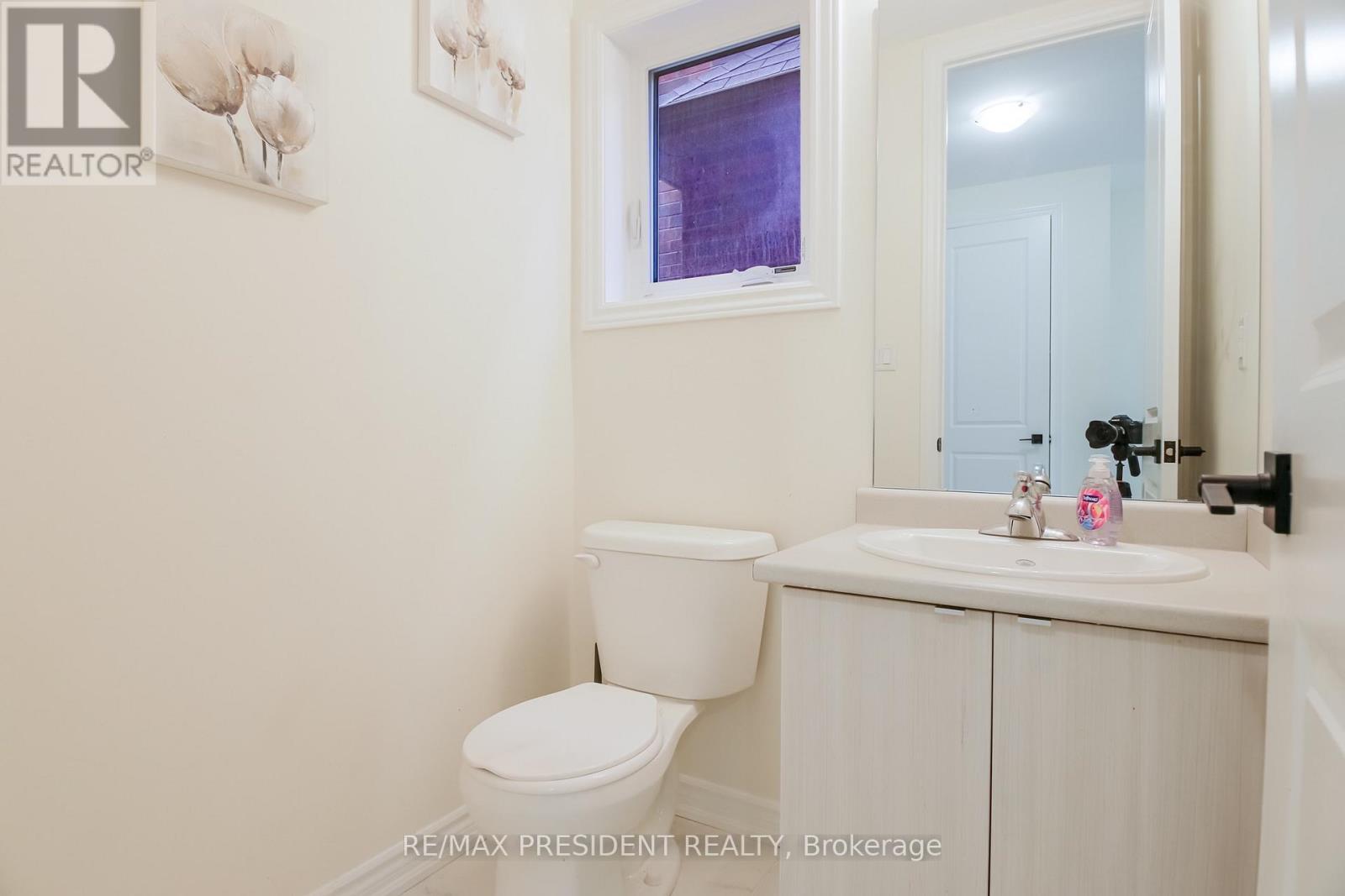 4 Cypress Point Street, Barrie, Ontario  L4N 6J9 - Photo 9 - S13776578