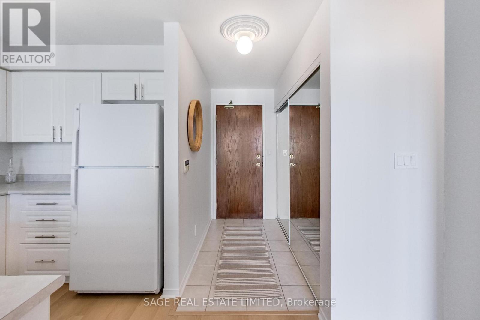 1206 - 9 Michael Power Place, Toronto, Ontario  M9A 0A5 - Photo 3 - W13798522