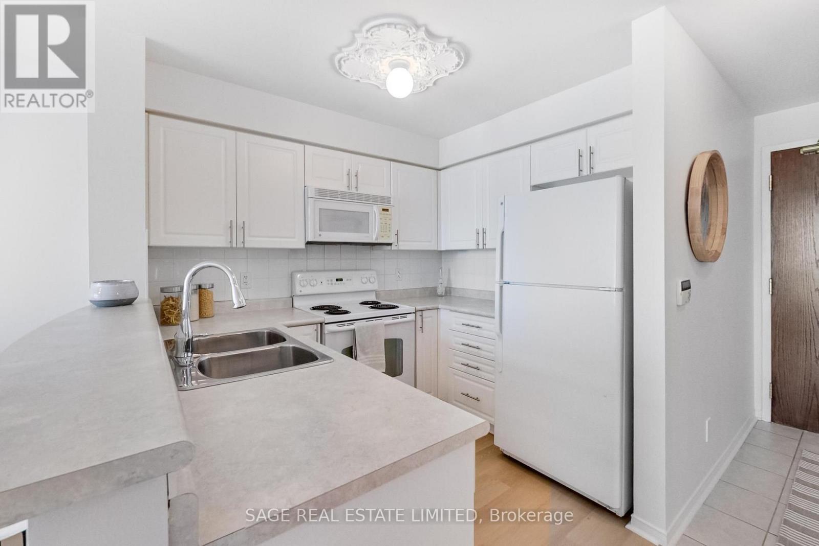 1206 - 9 Michael Power Place, Toronto, Ontario  M9A 0A5 - Photo 7 - W13798522