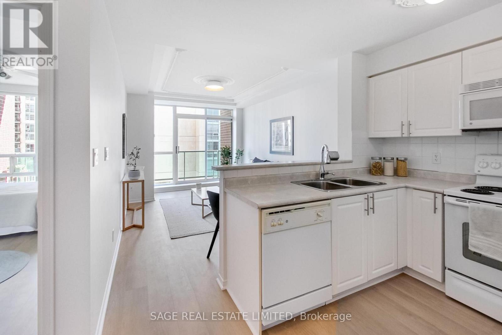 1206 - 9 Michael Power Place, Toronto, Ontario  M9A 0A5 - Photo 5 - W13798522
