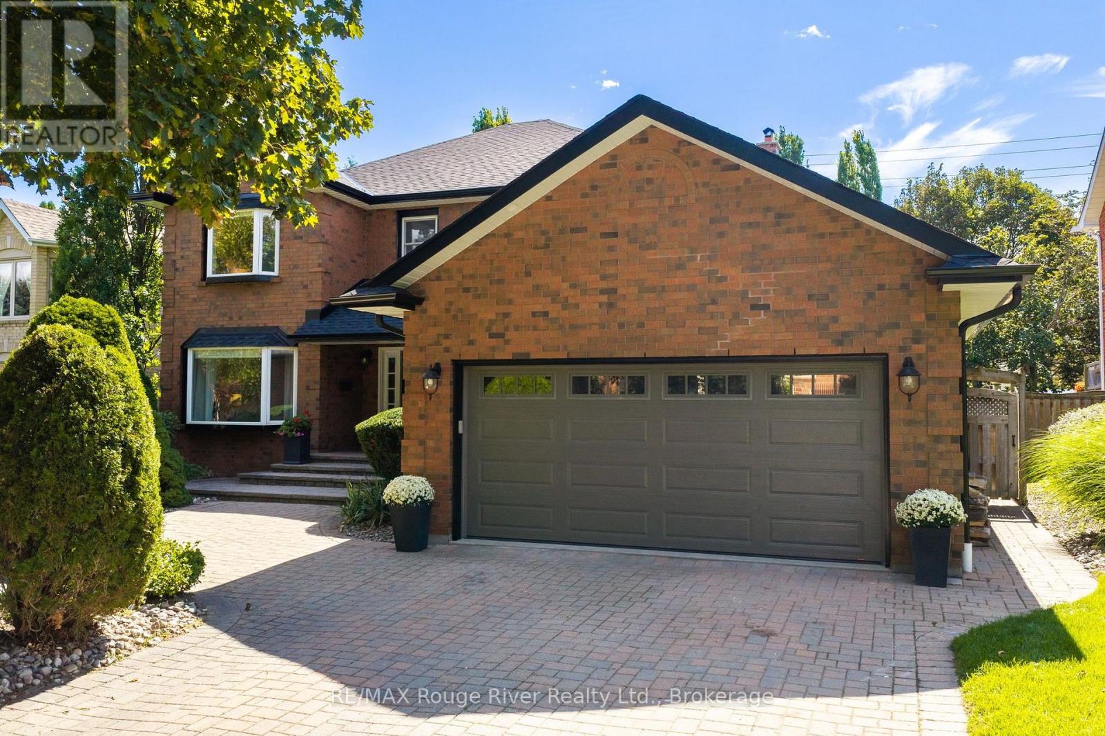 7 Lyndhurst Crescent, Whitby, Ontario  L1R 1E4 - Photo 1 - E13804584