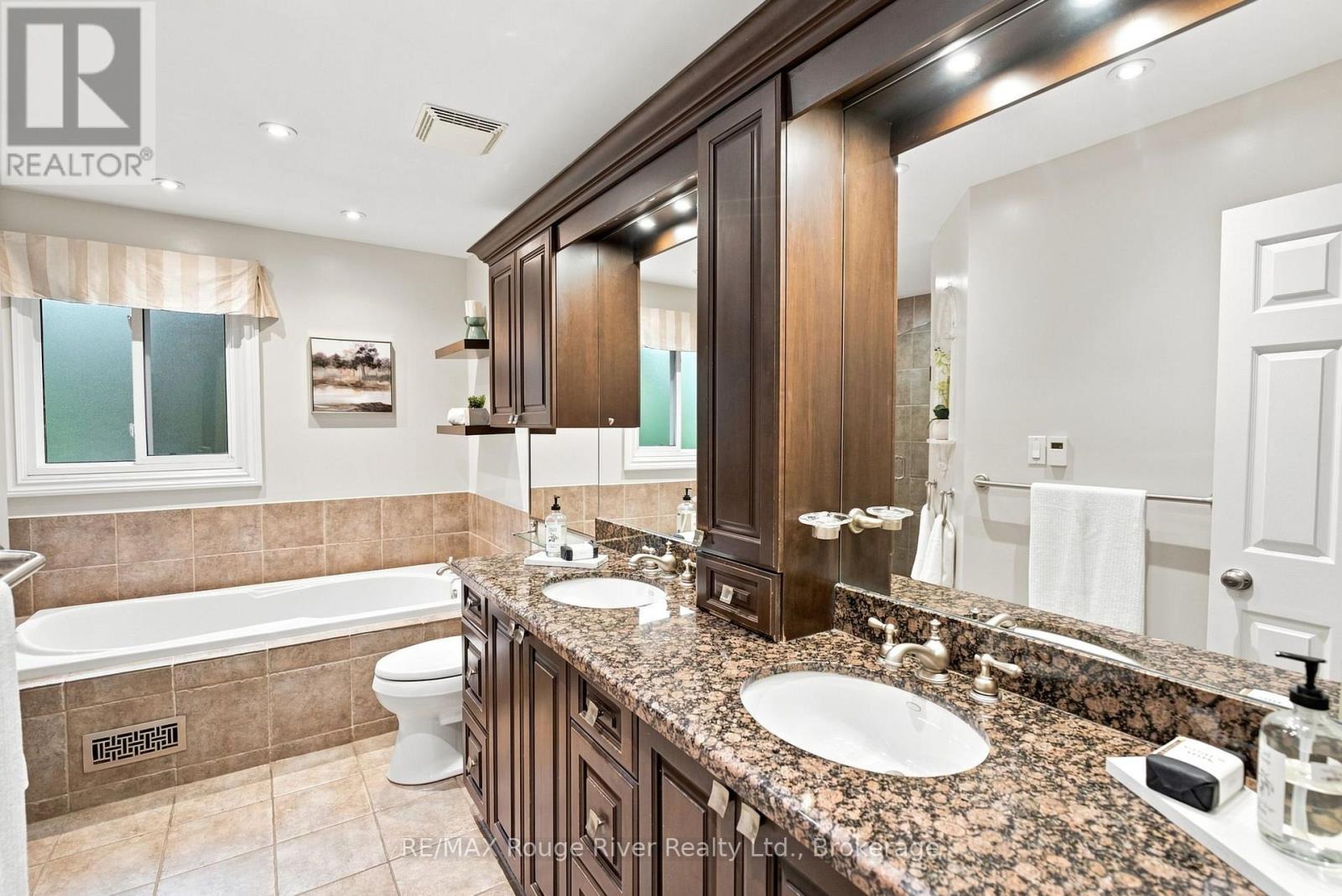 7 Lyndhurst Crescent, Whitby, Ontario  L1R 1E4 - Photo 21 - E13804584