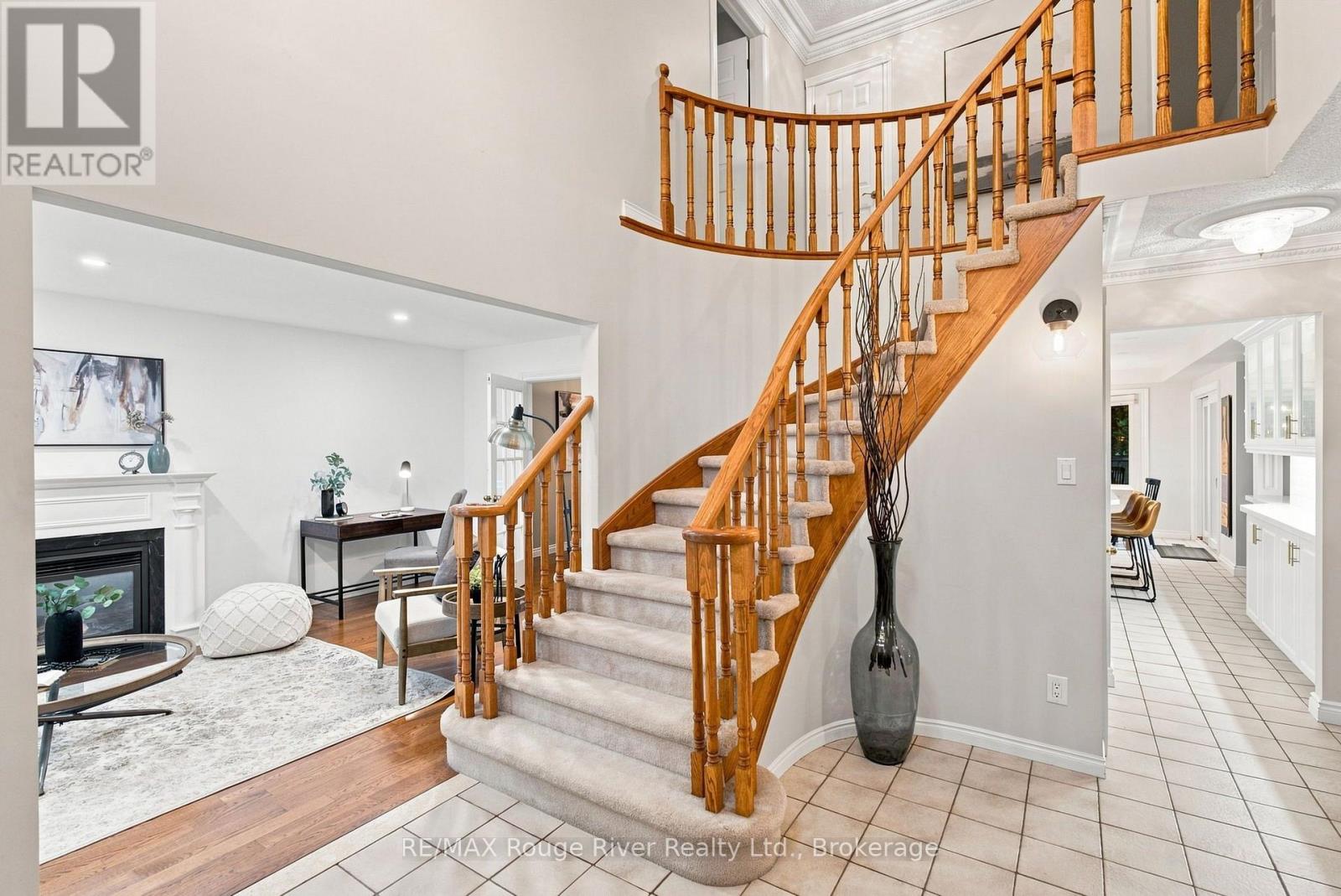 7 Lyndhurst Crescent, Whitby, Ontario  L1R 1E4 - Photo 3 - E13804584