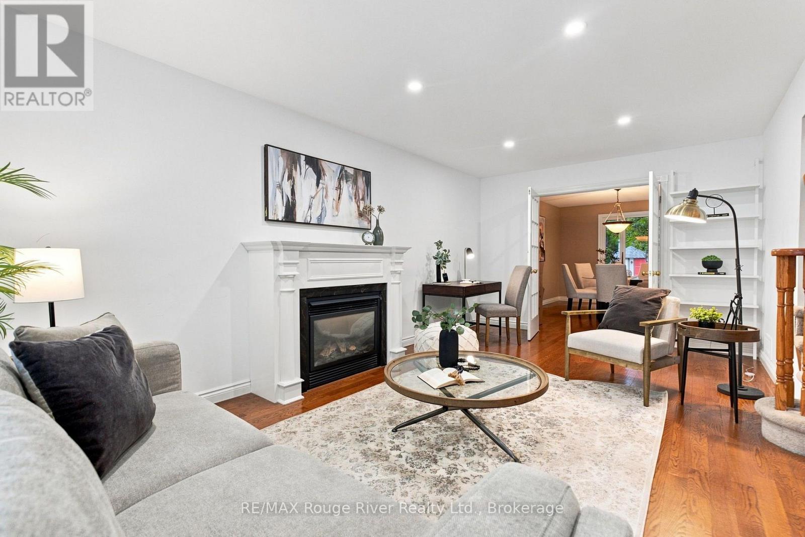 7 Lyndhurst Crescent, Whitby, Ontario  L1R 1E4 - Photo 4 - E13804584