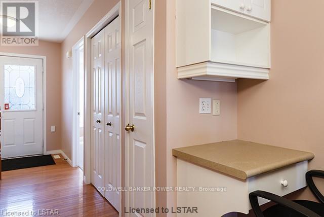 3 - 122 Sherwood Forest Square, London North, Ontario  N6G 5G8 - Photo 3 - X13804442