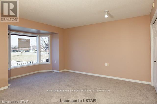 3 - 122 Sherwood Forest Square, London North, Ontario  N6G 5G8 - Photo 5 - X13804442