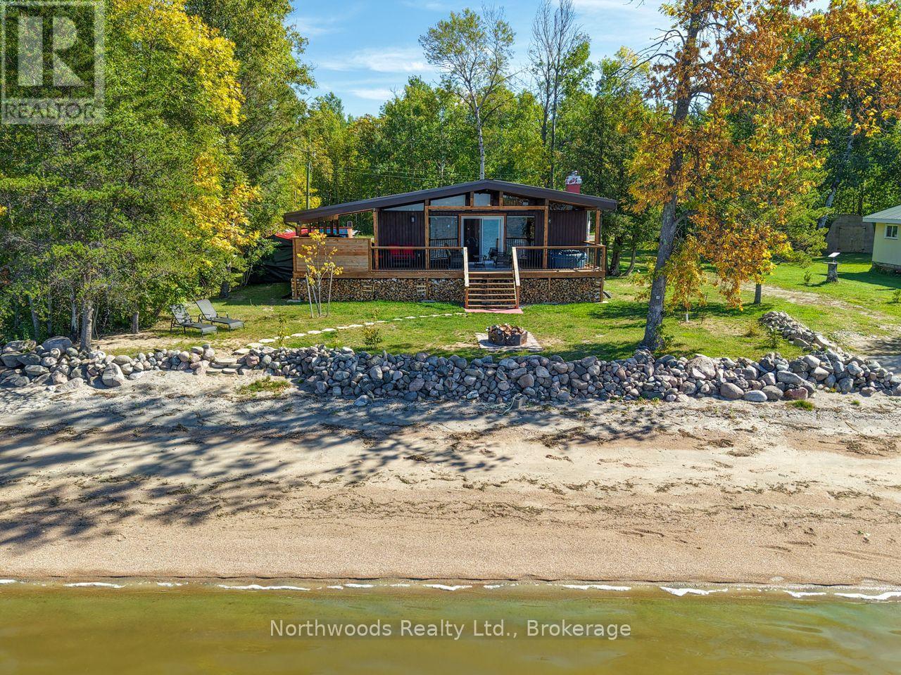 93 MOSBECK ROAD, Lake of the Woods, Ontario
