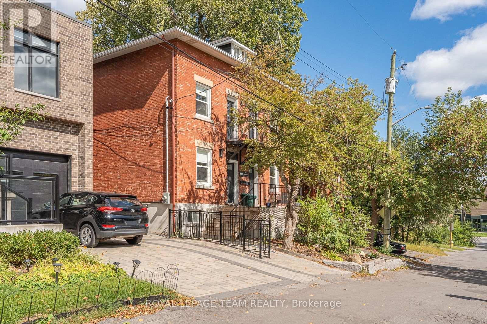 447 - 449 Green Avenue, Ottawa, Ontario  K1M 1L1 - Photo 2 - X13804568