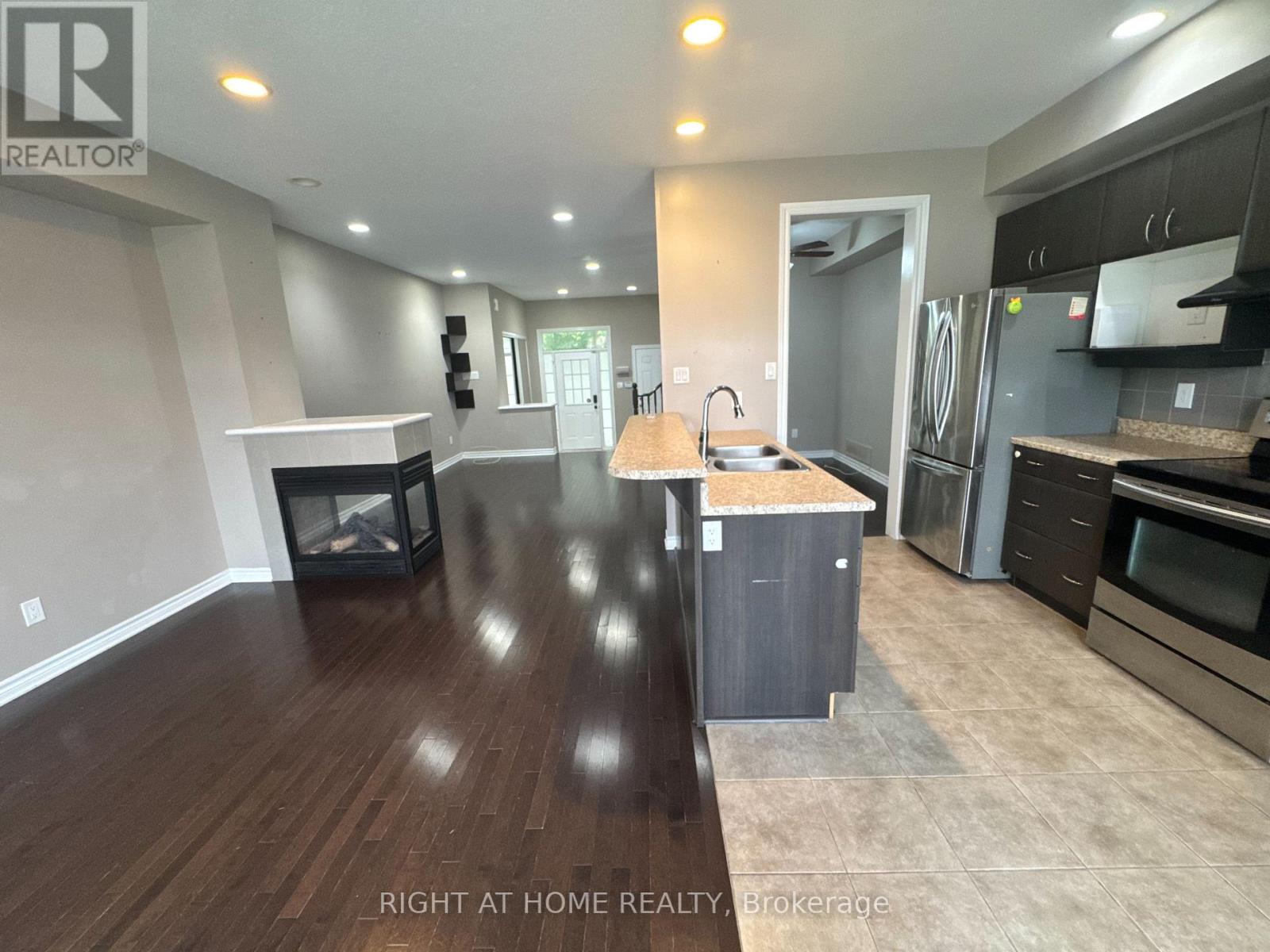 428 Foxhall Way, Ottawa, Ontario K2M 0G1 - Photo 4 - X13804616