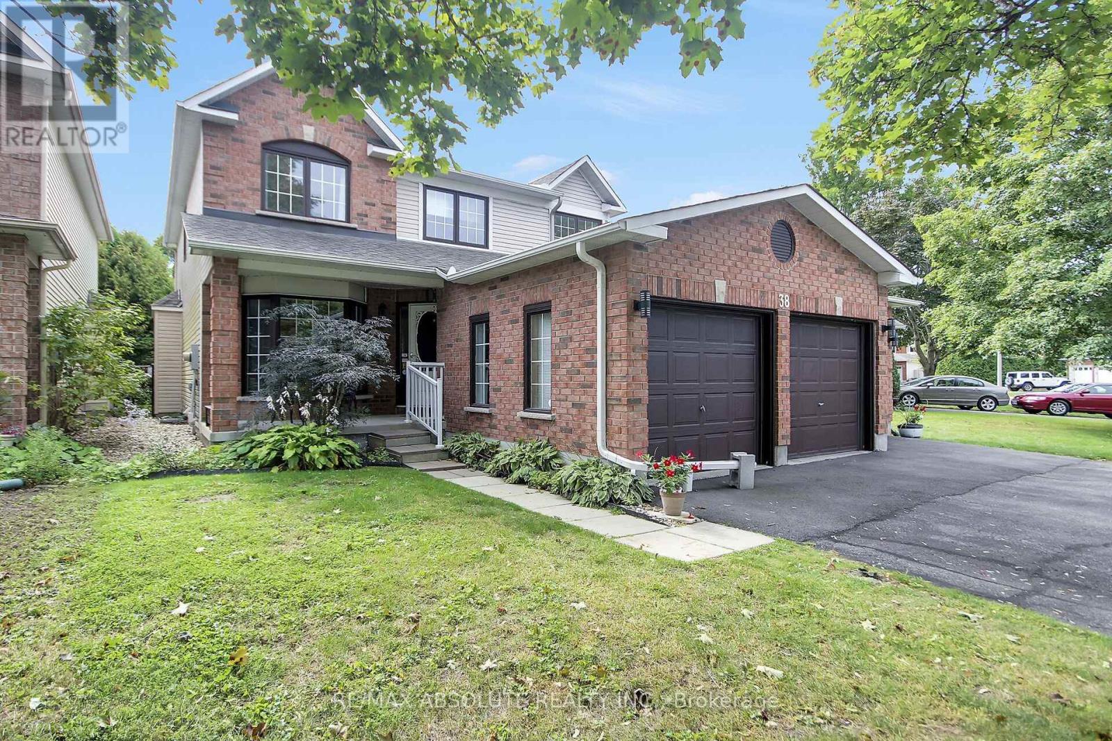 38 FORESTGLADE CRESCENT, Ottawa, Ontario