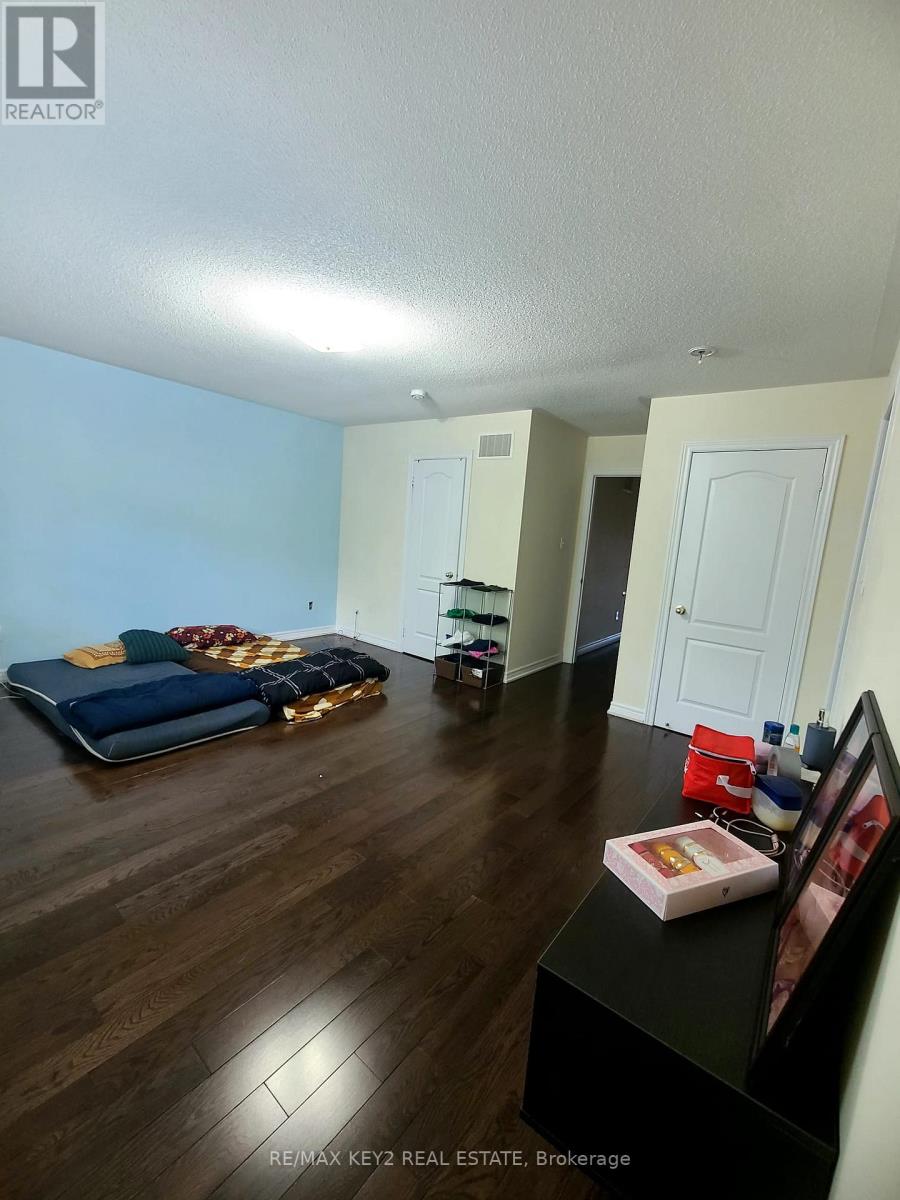 Upper - 1601 Dusty Drive, Pickering, Ontario  L1X 0C9 - Photo 11 - E13804450