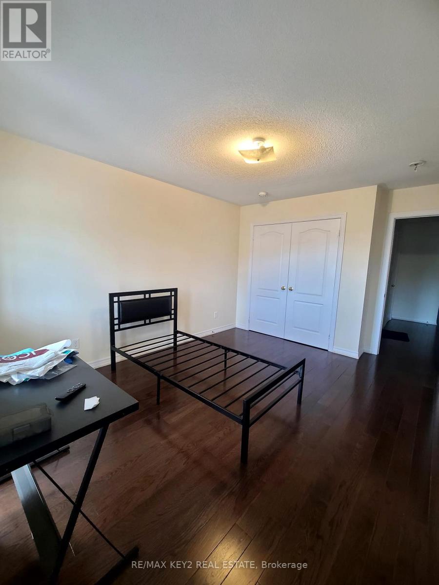 Upper - 1601 Dusty Drive, Pickering, Ontario  L1X 0C9 - Photo 13 - E13804450