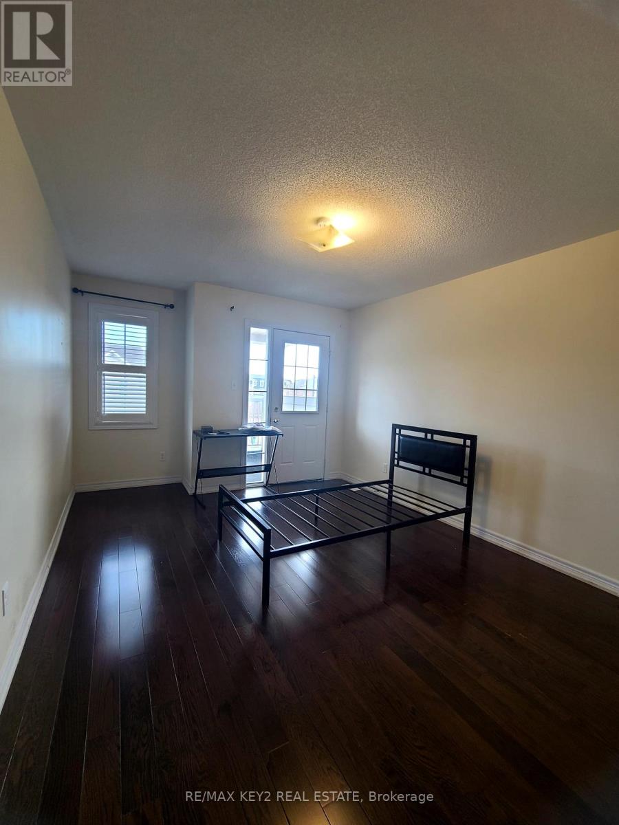 Upper - 1601 Dusty Drive, Pickering, Ontario  L1X 0C9 - Photo 14 - E13804450