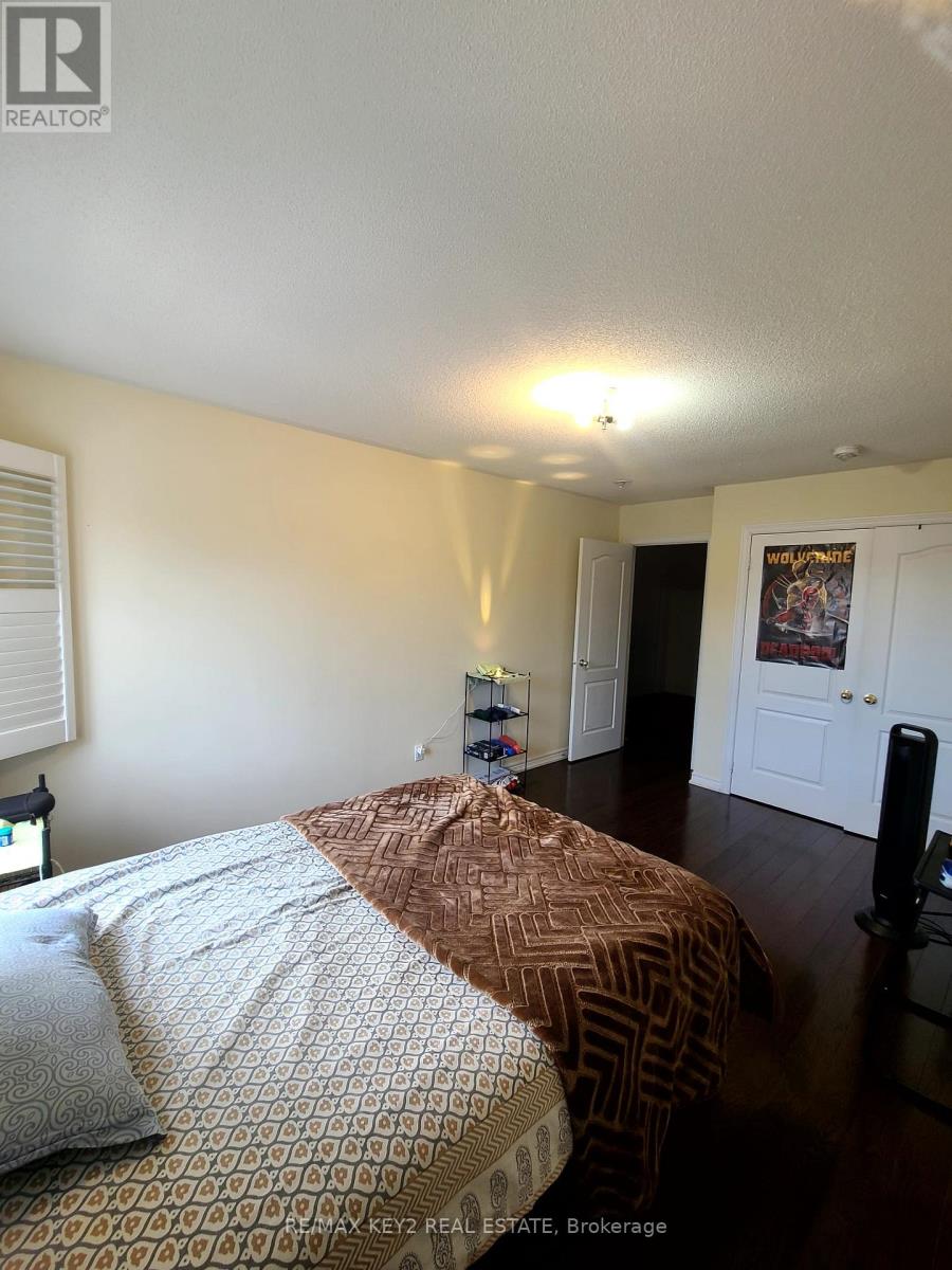 Upper - 1601 Dusty Drive, Pickering, Ontario  L1X 0C9 - Photo 15 - E13804450