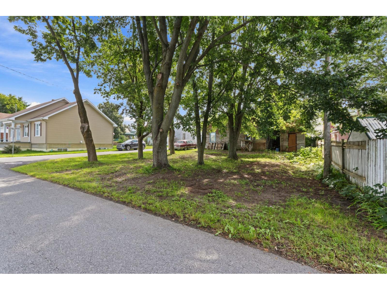 34Z Rue Alice-Laberge Saint-Chrysostome Quebec Canada J0S1R0 4