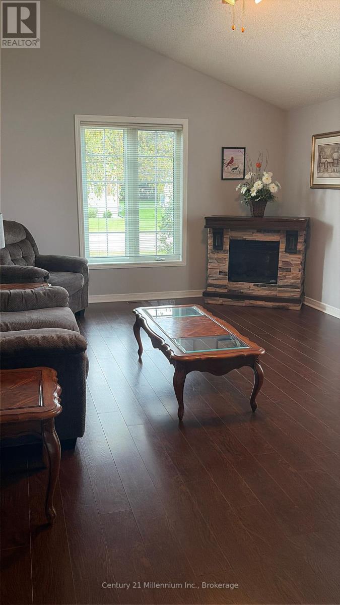 22 Indiana Avenue E, Wasaga Beach, Ontario  L9Z 3A8 - Photo 4 - S13804474