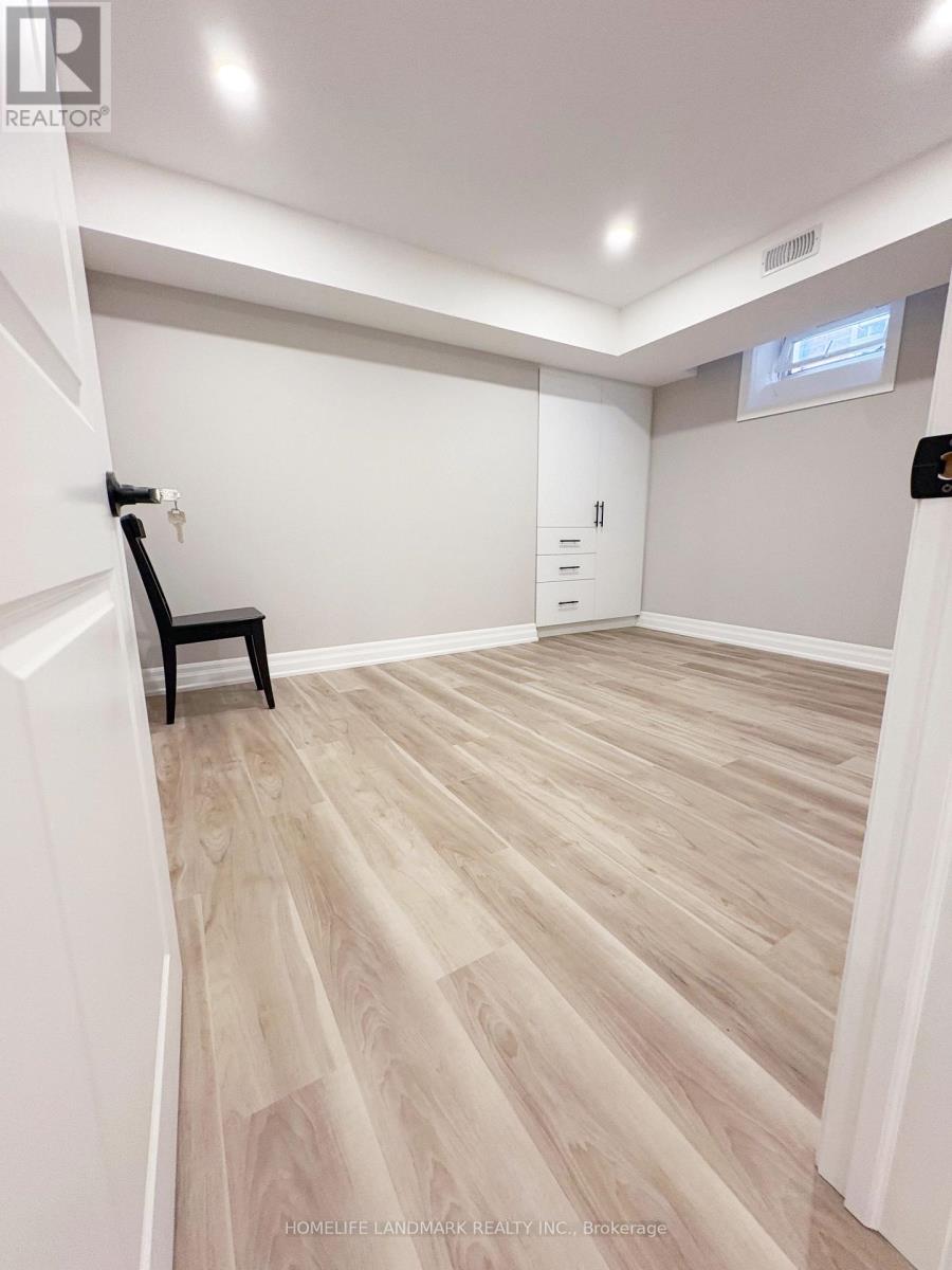 18 Halldorson Avenue, Aurora, Ontario  L4G 7Z2 - Photo 5 - N13804468