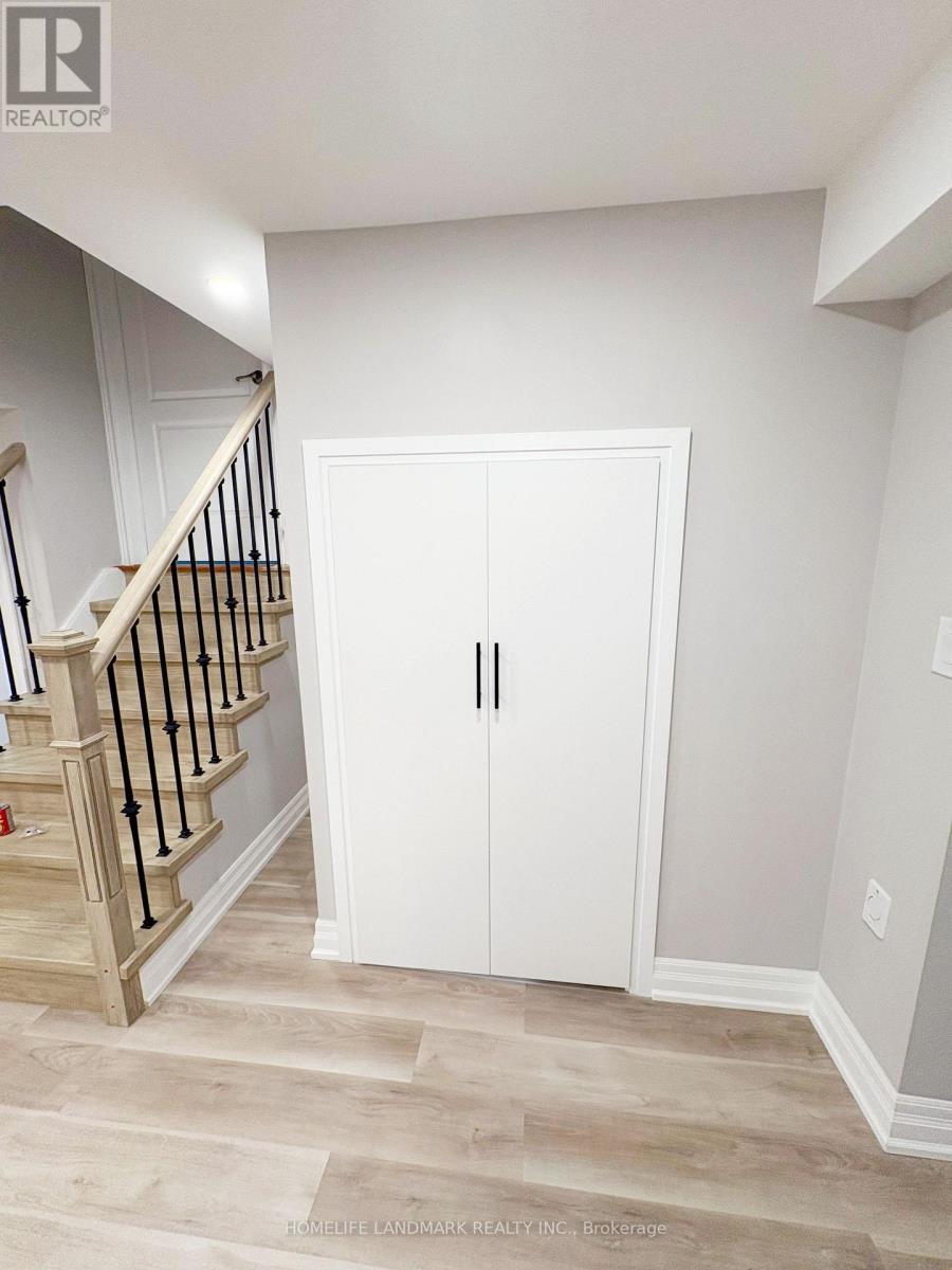 18 Halldorson Avenue, Aurora, Ontario  L4G 7Z2 - Photo 6 - N13804468