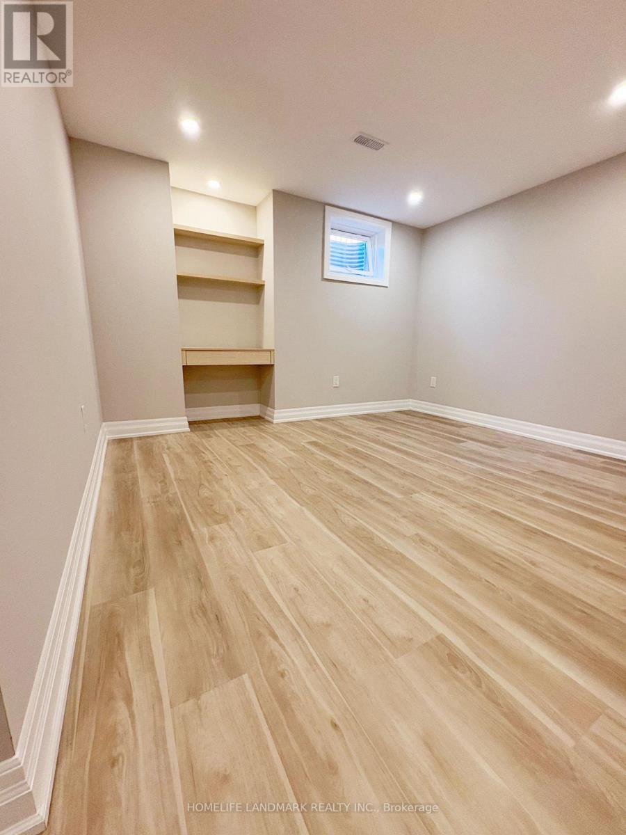 18 Halldorson Avenue, Aurora, Ontario  L4G 7Z2 - Photo 8 - N13804468