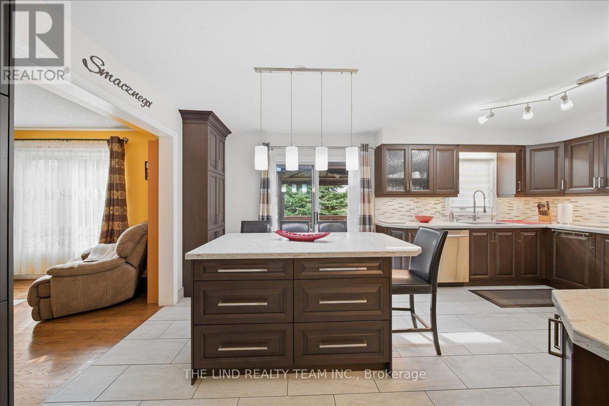 103 Allenvale Drive, Aurora, Ontario  L4G 6P8 - Photo 11 - N13804602