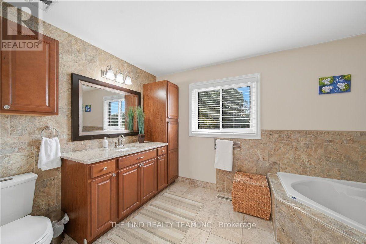 103 Allenvale Drive, Aurora, Ontario  L4G 6P8 - Photo 23 - N13804602