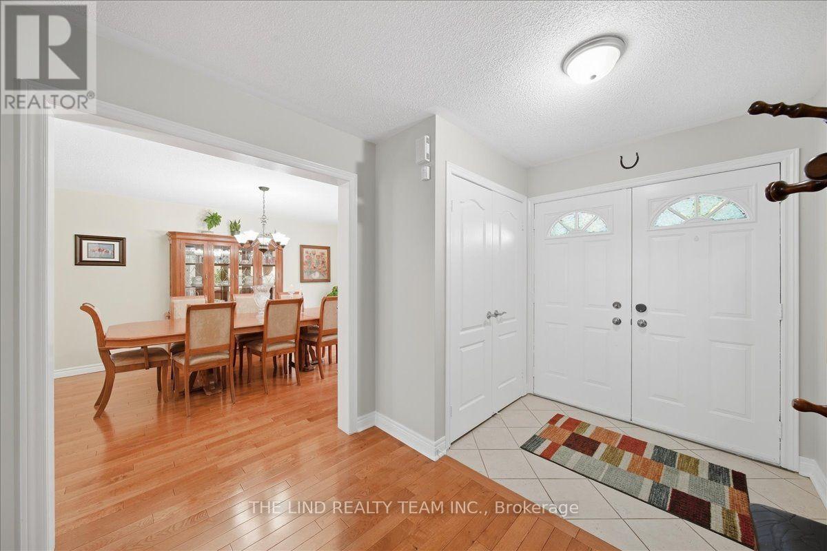 103 Allenvale Drive, Aurora, Ontario  L4G 6P8 - Photo 5 - N13804602