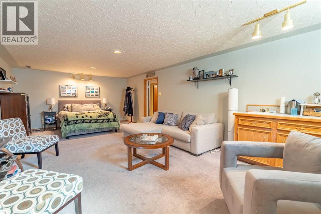 11 Winchester Crescent SW