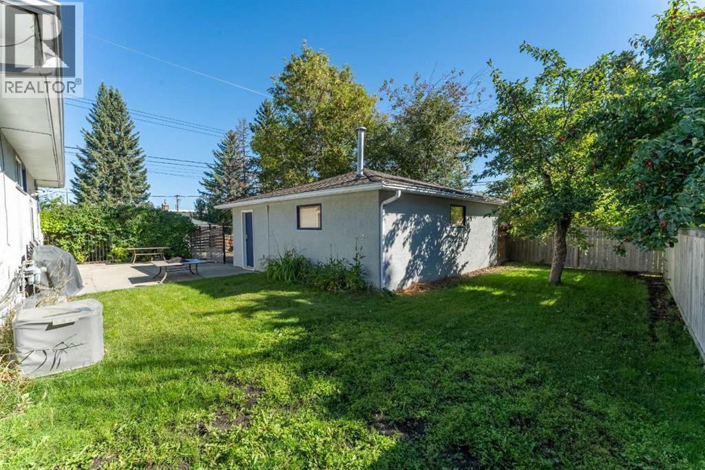 11 Winchester Crescent SW