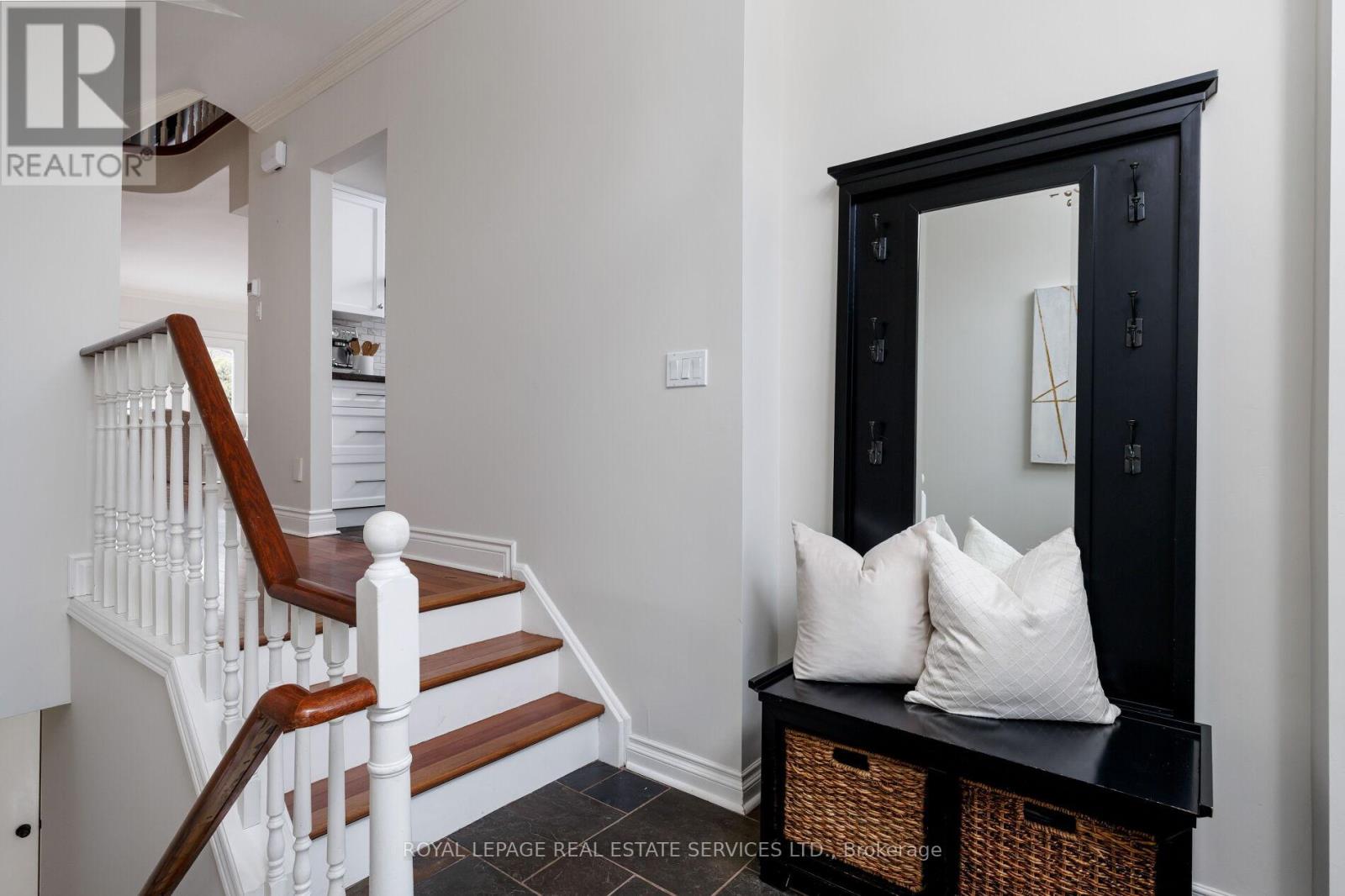 68 Tradewind Drive, Oakville, Ontario  L6L 6K8 - Photo 6 - W13804500