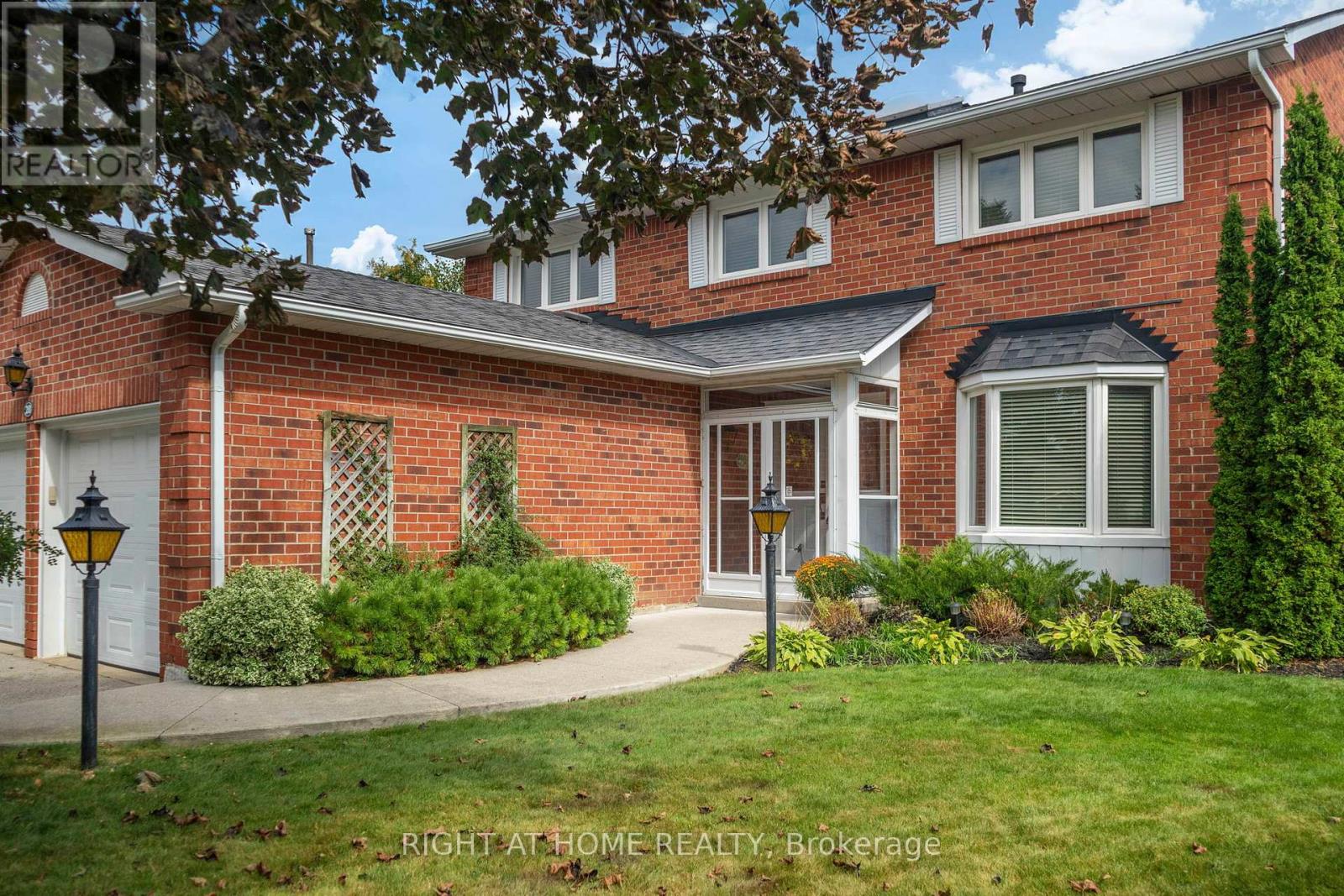 20 Mowat Court, Brampton, Ontario  L6Z 3E6 - Photo 3 - W13804520