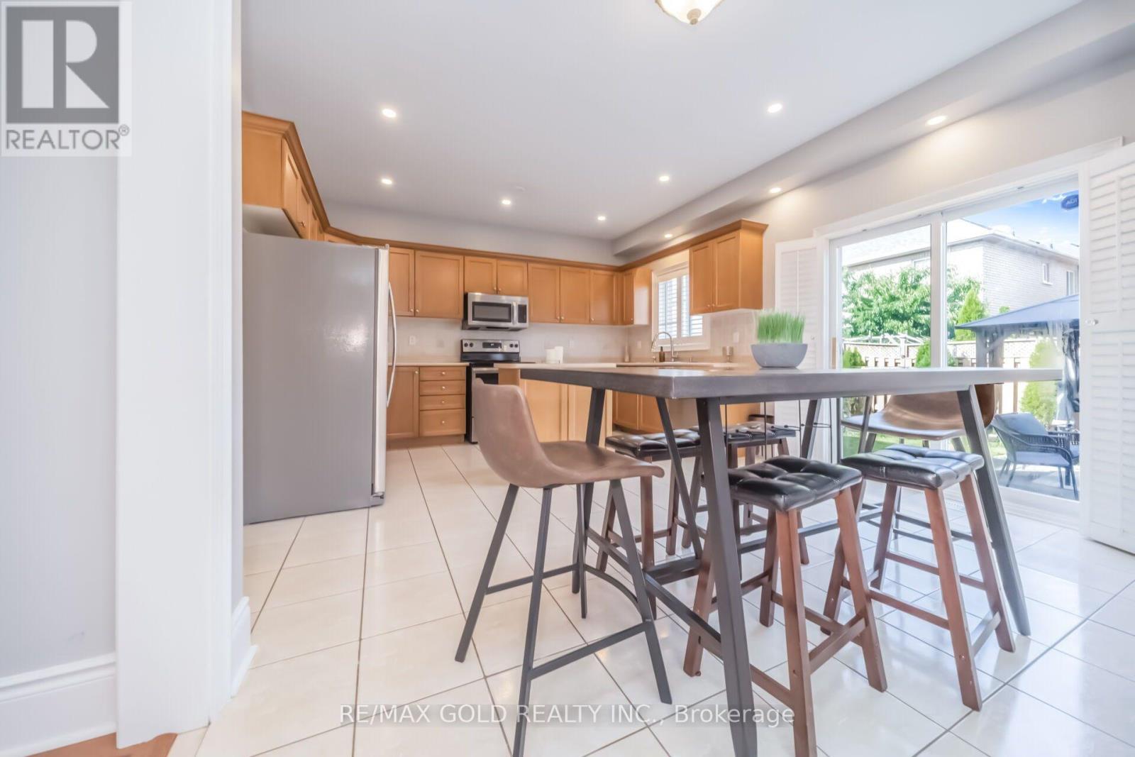 15 Newark Way, Brampton, Ontario  L7A 2V1 - Photo 14 - W13804620