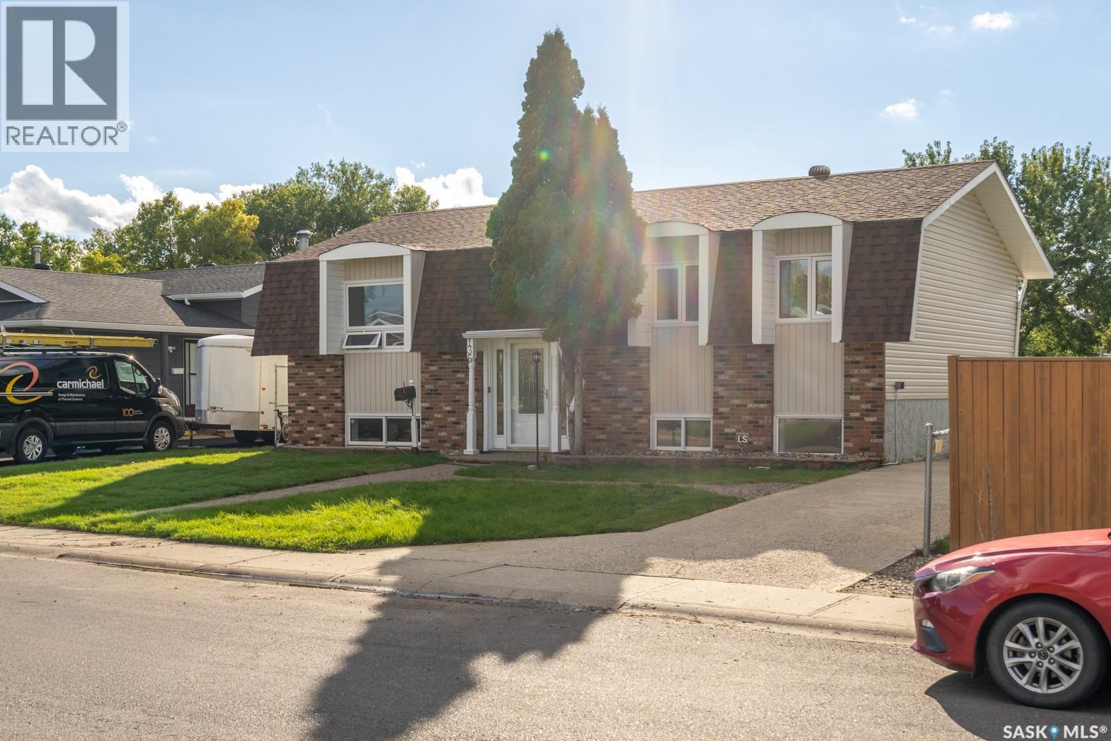 135 Fulton Drive, Regina, Saskatchewan  S4X 1A6 - Photo 2 - SK048905