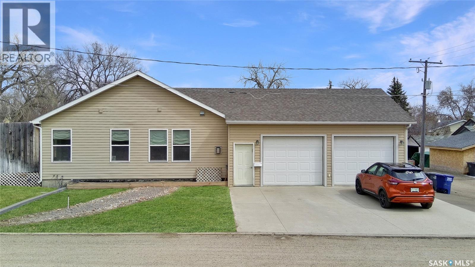 808 Chaplin Street, Swift Current, Saskatchewan  S9H 1J5 - Photo 2 - SK048867