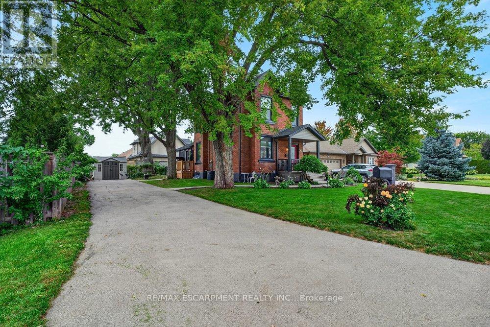 25 Book Road, Grimsby, Ontario  L3M 2M3 - Photo 1 - X13804458