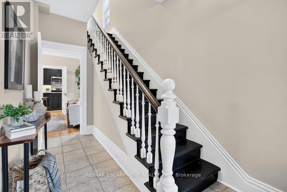 25 Book Road, Grimsby, Ontario  L3M 2M3 - Photo 33 - X13804458