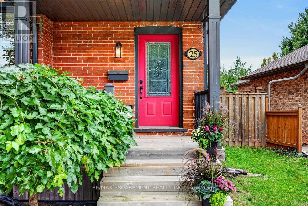 25 Book Road, Grimsby, Ontario  L3M 2M3 - Photo 6 - X13804458