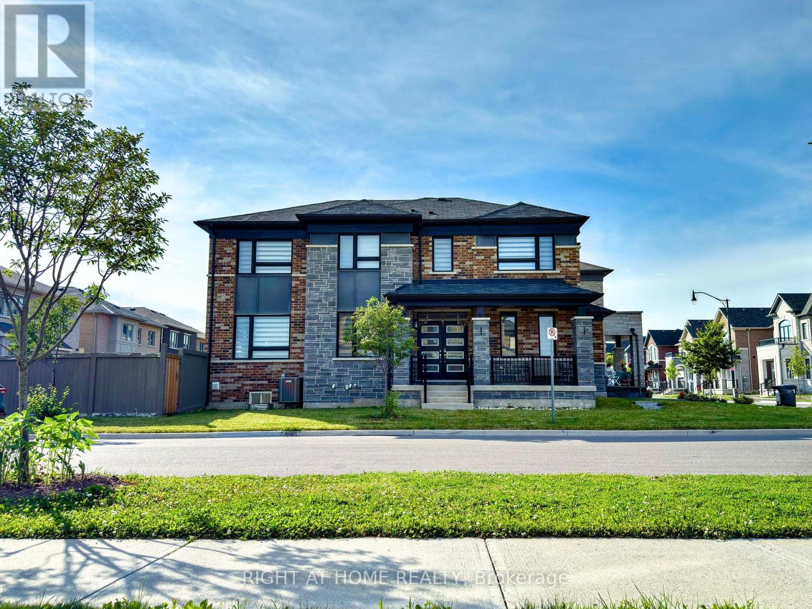 30 Boothill Drive, Brampton, Ontario  L7A 5E4 - Photo 1 - W13521678