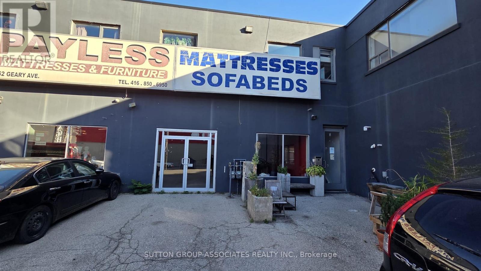 Storefront - 262 Geary Avenue, Toronto, Ontario  M6H 2C5 - Photo 3 - W13793290