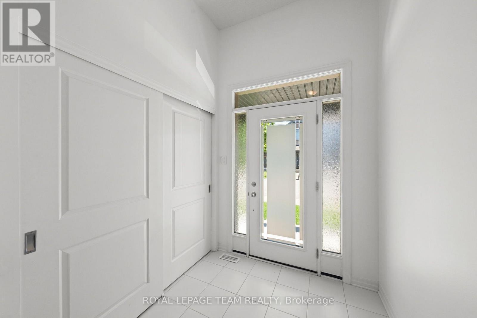 547 Rioja Street, Ottawa, Ontario  K2S 0H8 - Photo 4 - X13804634