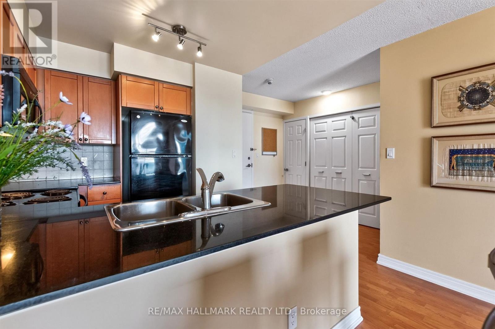 806 - 1369 Bloor Street W, Toronto, Ontario  M6P 4J4 - Photo 11 - C13804648
